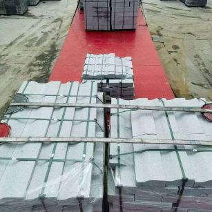 绵阳 芝麻白仿形加直形路沿石出货日常