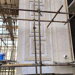 绵阳 黄金麻花岗岩别墅外墙干挂回纹造型效果