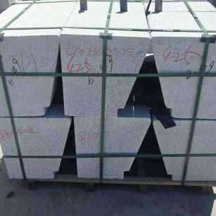 绵阳 芝麻白异形坐凳，石凳