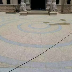 绵阳 黄金麻芝麻灰花岗岩石材地铺拼接效果