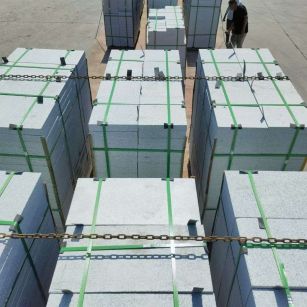 绵阳 芝麻白花岗岩5公分地铺石 花岗岩厂家工厂装车日常