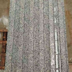 绵阳 芝麻白花岗岩荔枝面雕刻盲道，盲条