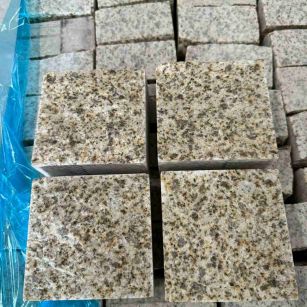 绵阳 黄金麻花岗岩自然面小方块，弹石，马蹄石等