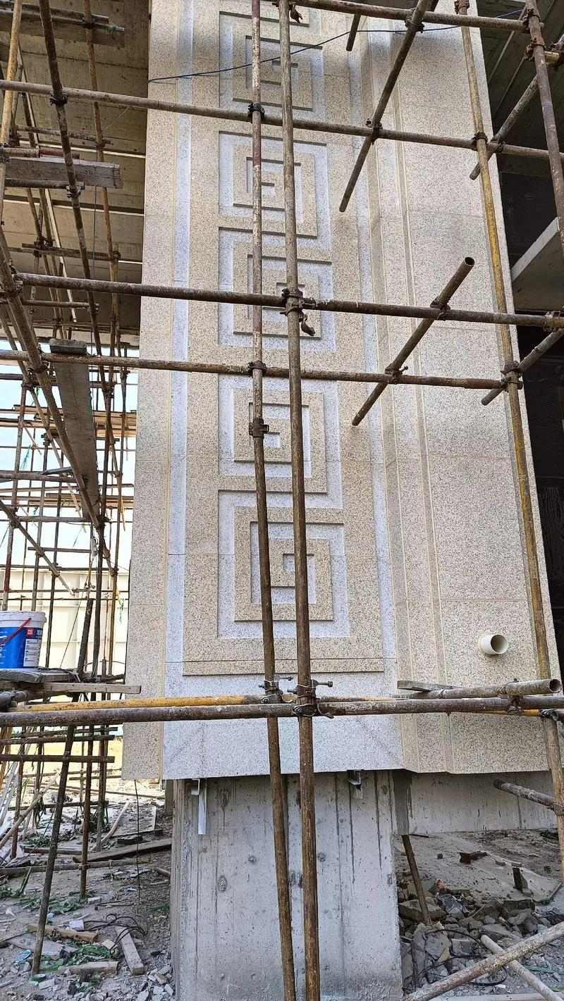 绵阳 黄金麻花岗岩别墅外墙干挂回纹造型效果