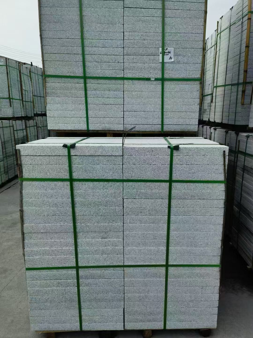 绵阳 芝麻白火烧，园林广场市政工程地铺石，1.8~5.0厚均有现货