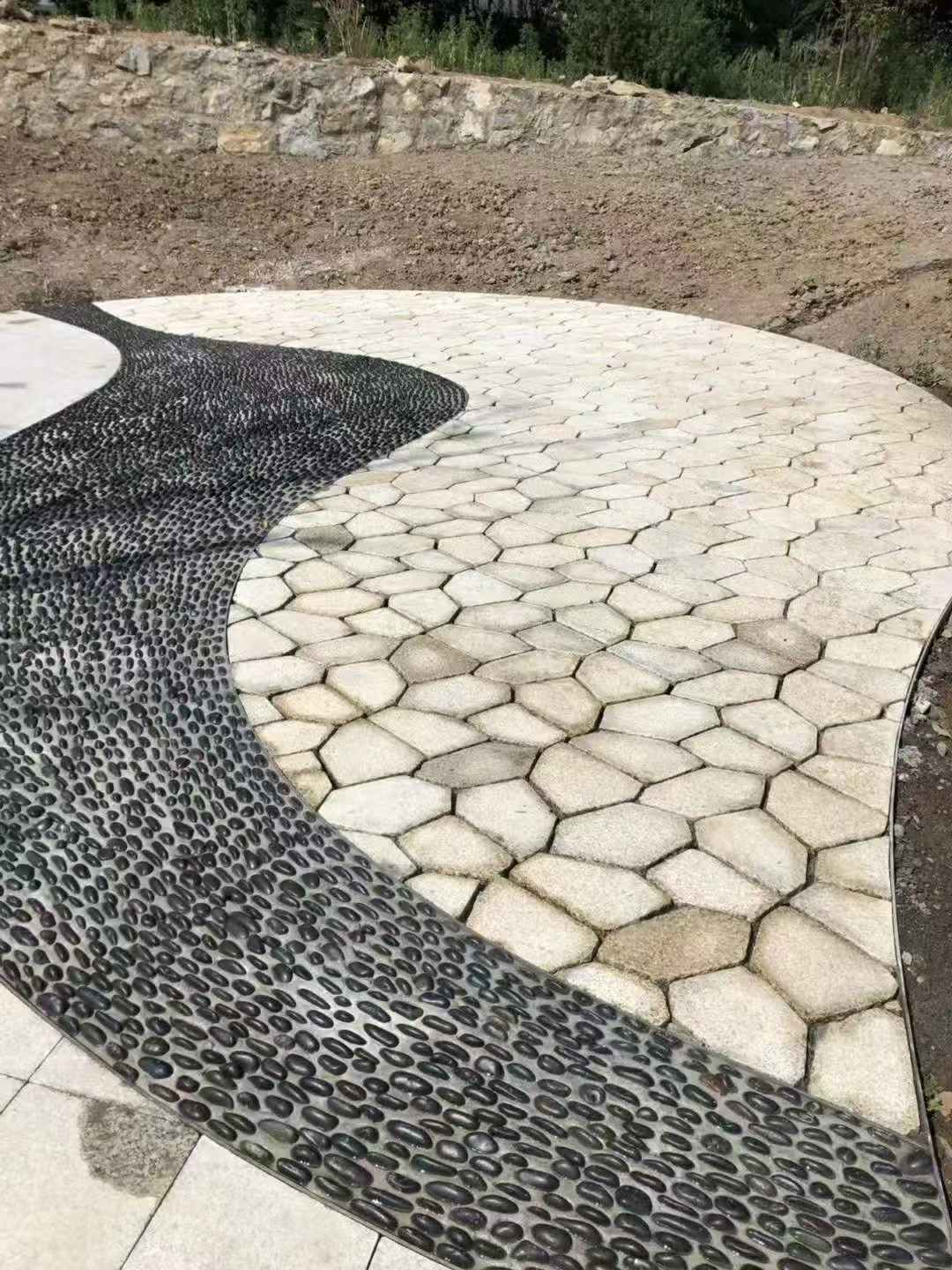 绵阳 黄金麻冰裂纹地铺石工地铺装案例