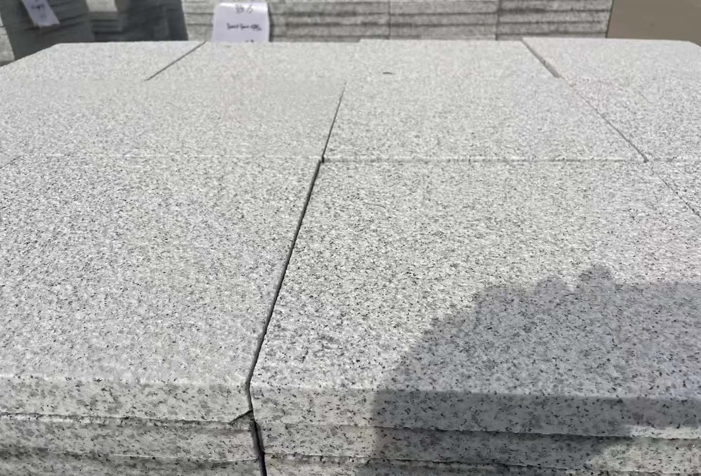 绵阳 白麻花岗岩石材推荐 荔枝面地铺石