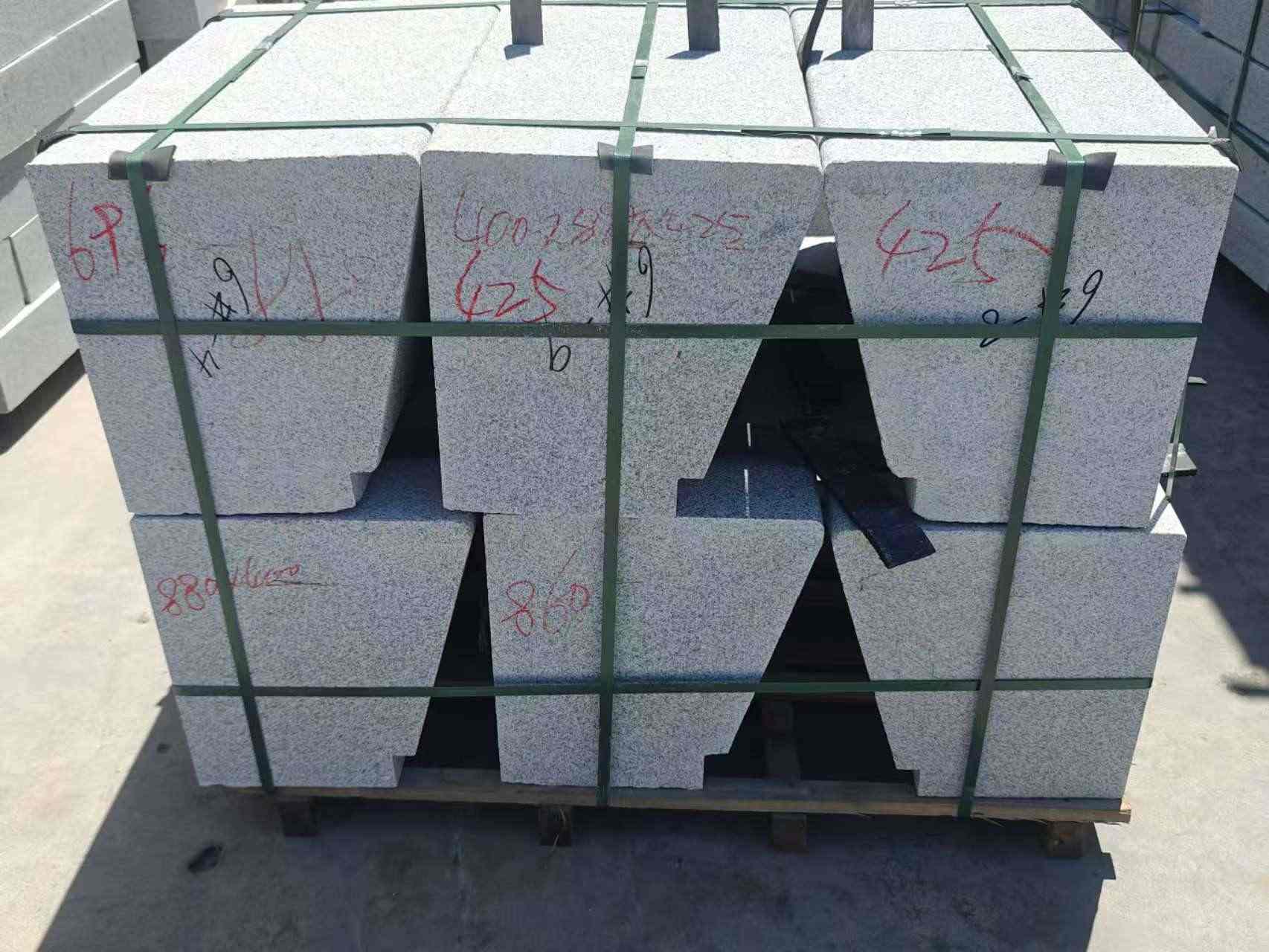 绵阳 芝麻白异形坐凳，石凳