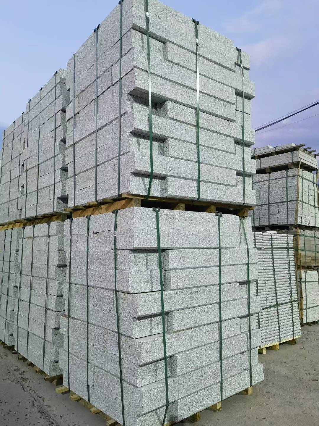 绵阳 芝麻白花岗岩路沿石，路缘石，路肩石，道牙，立缘石，马路牙子，街沿石，侧石等