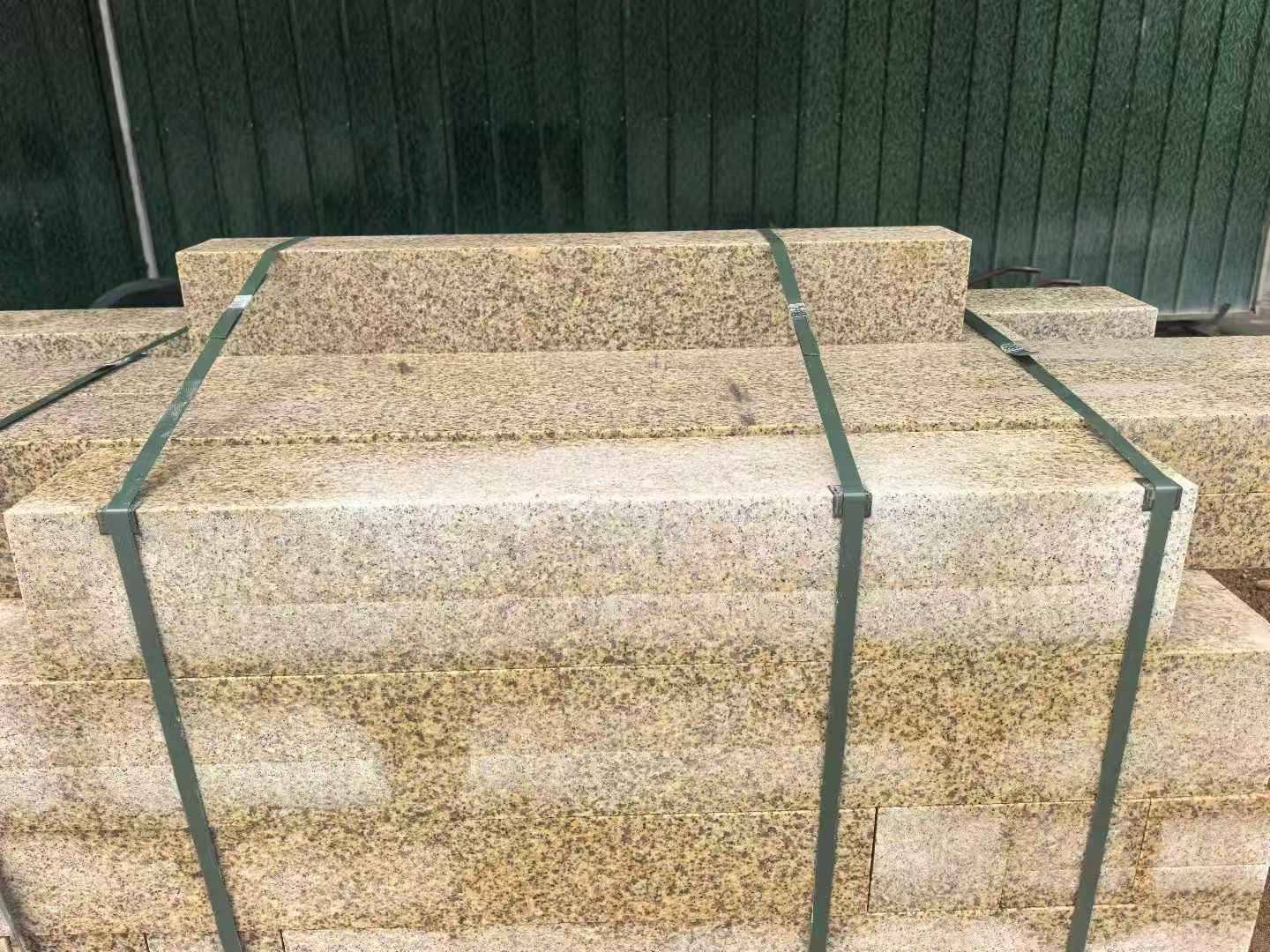 绵阳 黄金麻花岗岩石材机切面栏杆料半成品