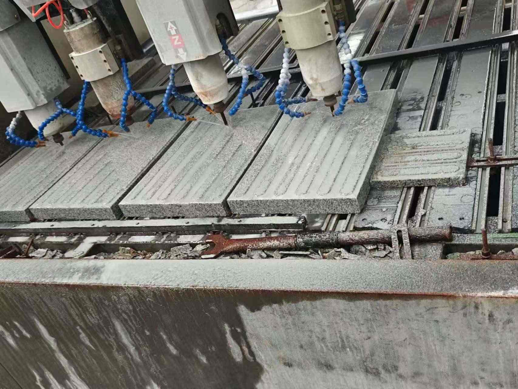 绵阳 芝麻白花岗岩荔枝面盲道雕刻