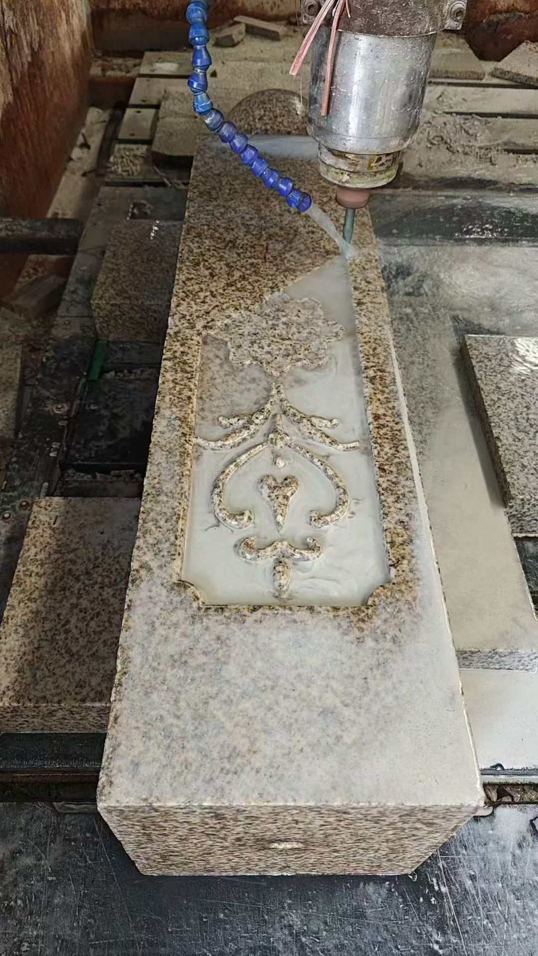 绵阳 黄金麻花岗岩异形加工雕刻栏杆大柱