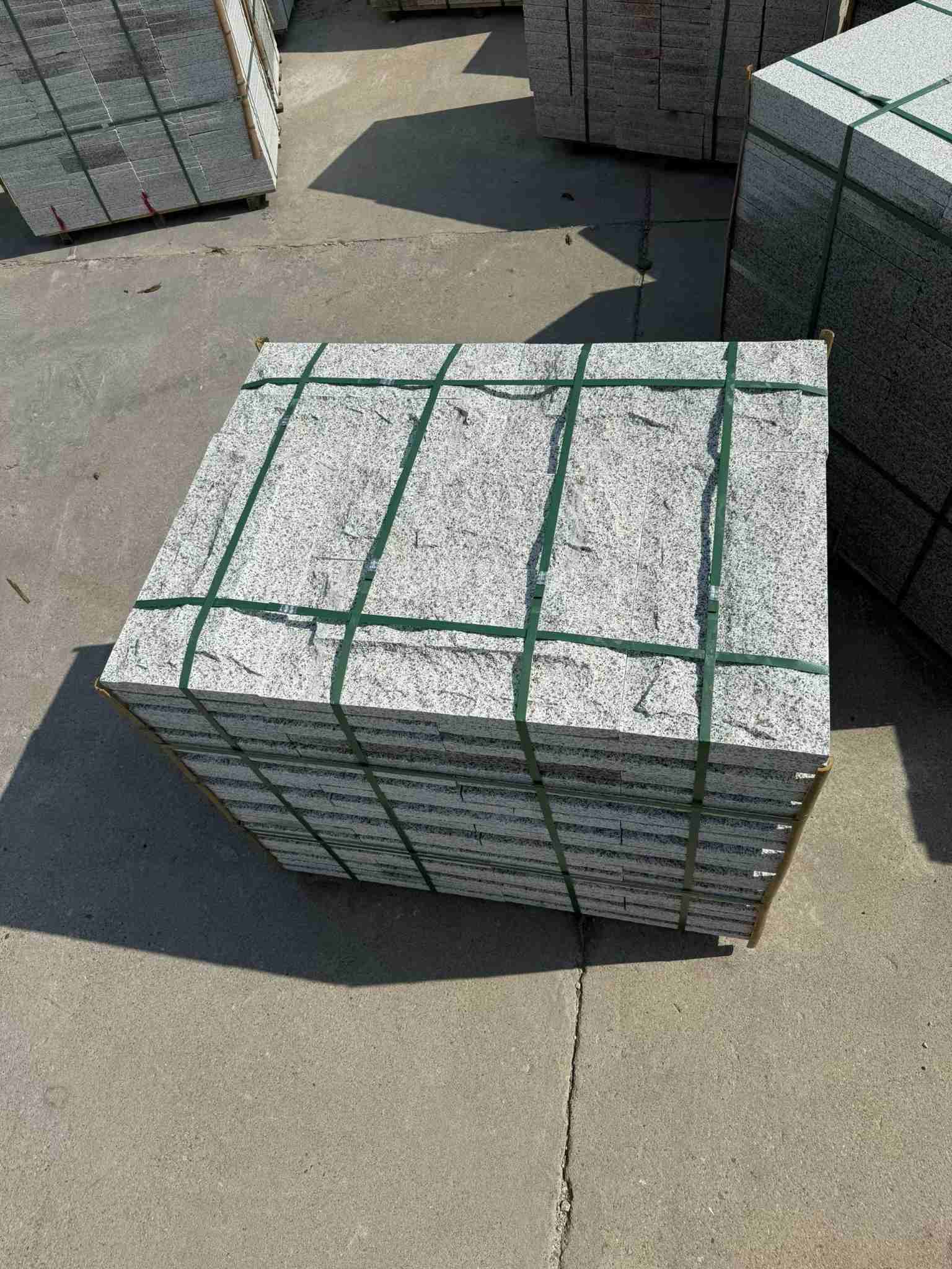 绵阳 白麻花岗岩石材自然面蘑菇石成品