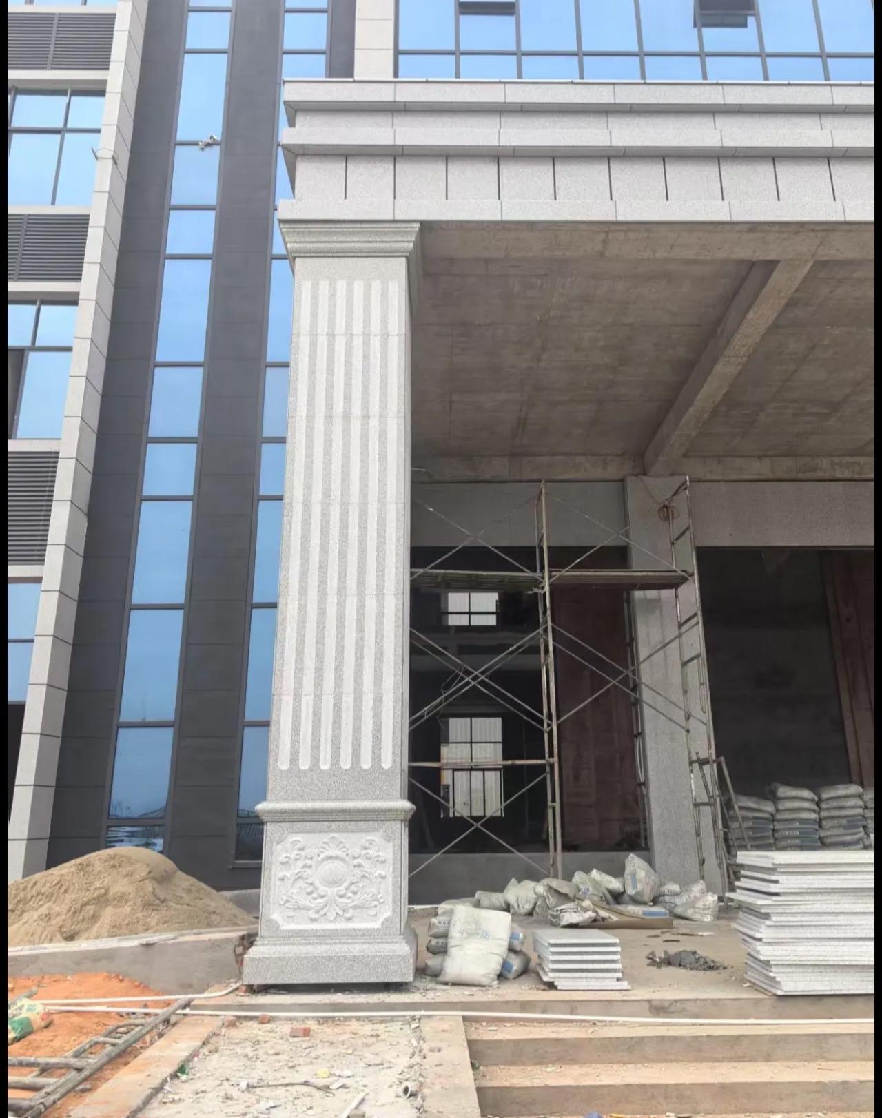 绵阳 芝麻白光面花岗岩门楼大柱（罗马柱）配雕花底座