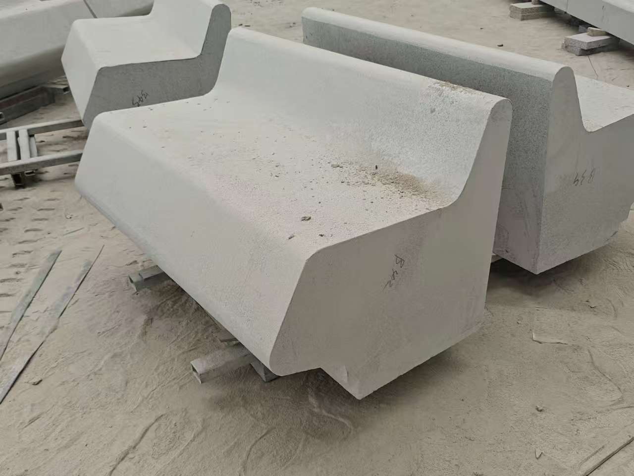 绵阳 芝麻白花岗岩异形坐凳，石凳