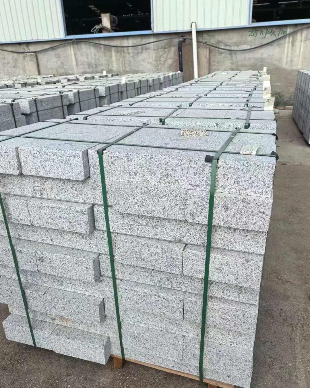 绵阳 白麻花岗岩路沿石，弧形路沿石，道牙石，马路牙子，界石，路缘石，平沿石，直岩石，平缘石等