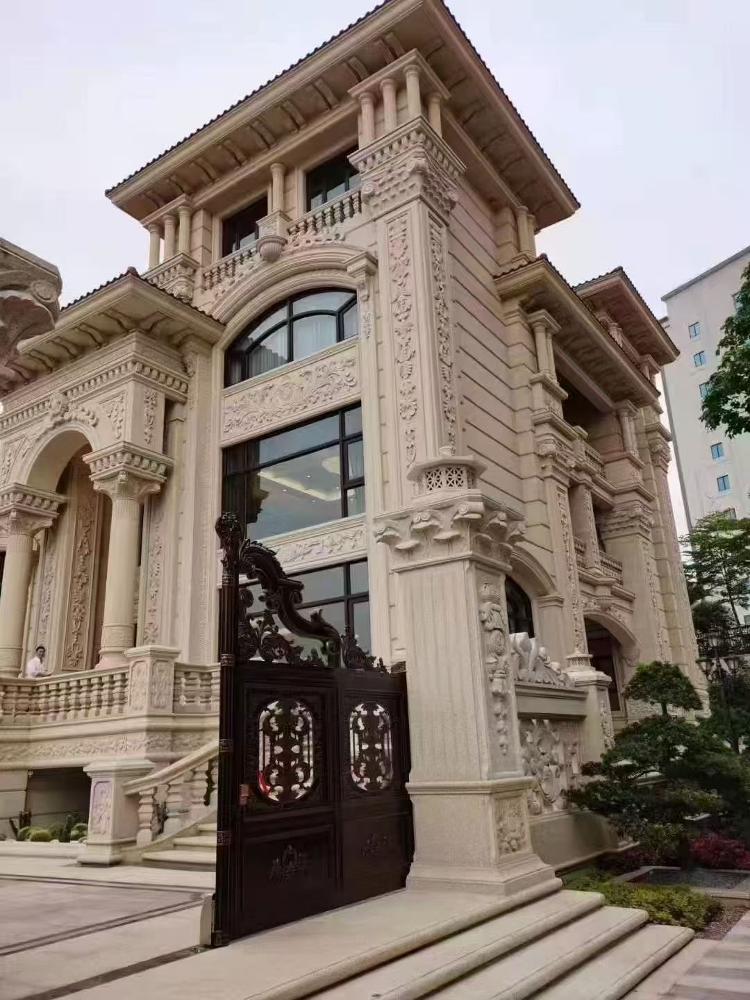 绵阳 黄金麻花岗岩别墅外墙干挂效果展示