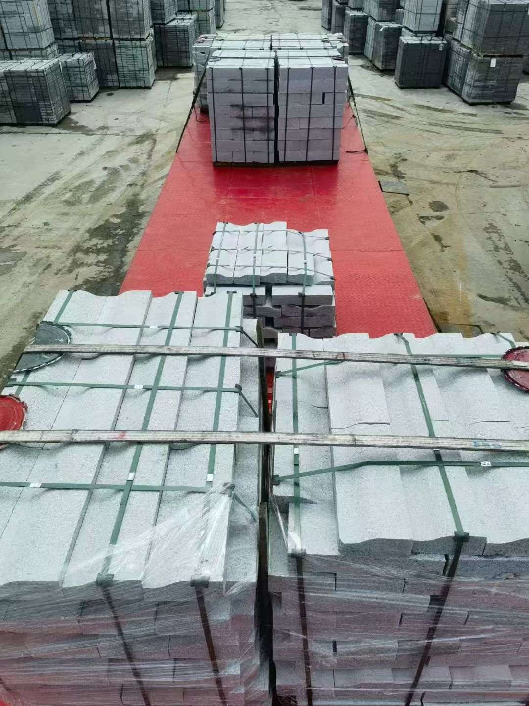 绵阳 芝麻白仿形加直形路沿石出货日常