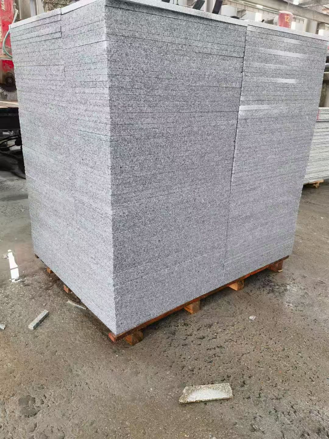 绵阳 芝麻白火烧面1.8厚300*600地铺石，尺寸标准，厚薄均匀