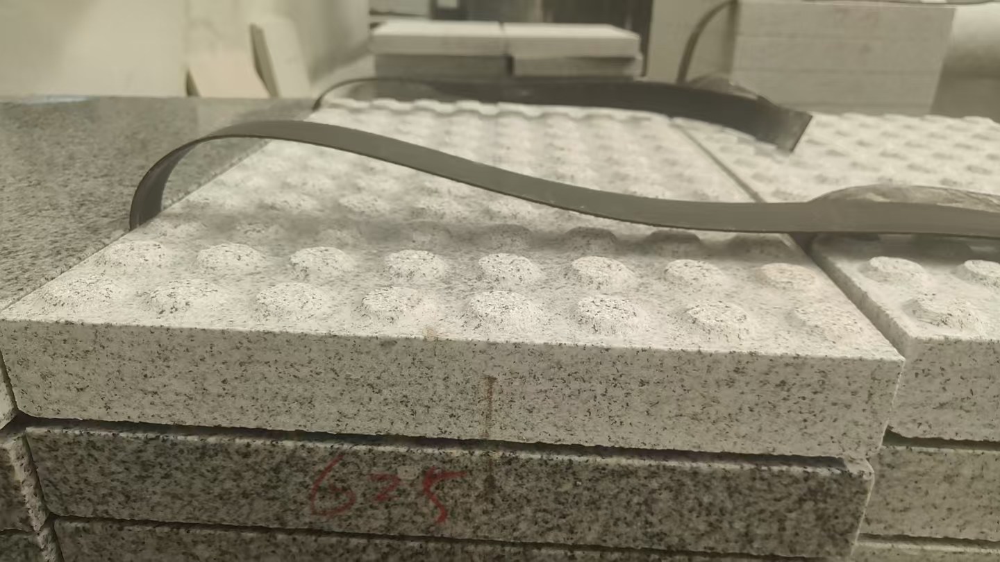绵阳 芝麻白花岗岩6.0公分荔枝面五轴加工雕刻盲点