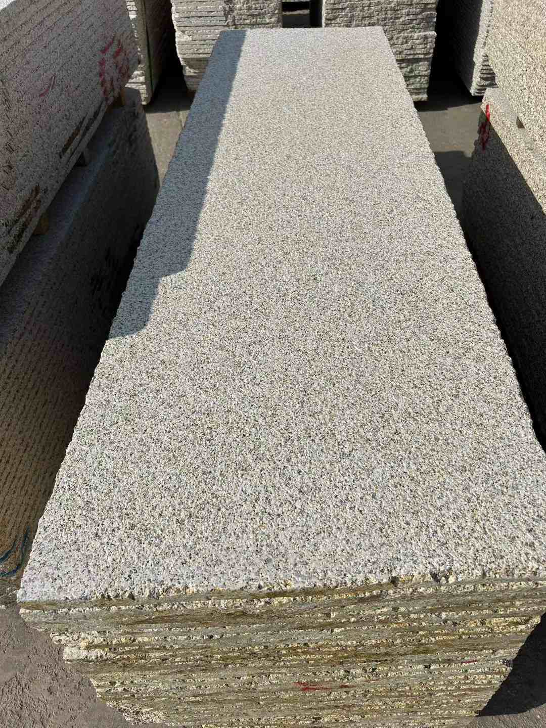 绵阳 黄金麻花岗岩荔枝面毛板，半成品