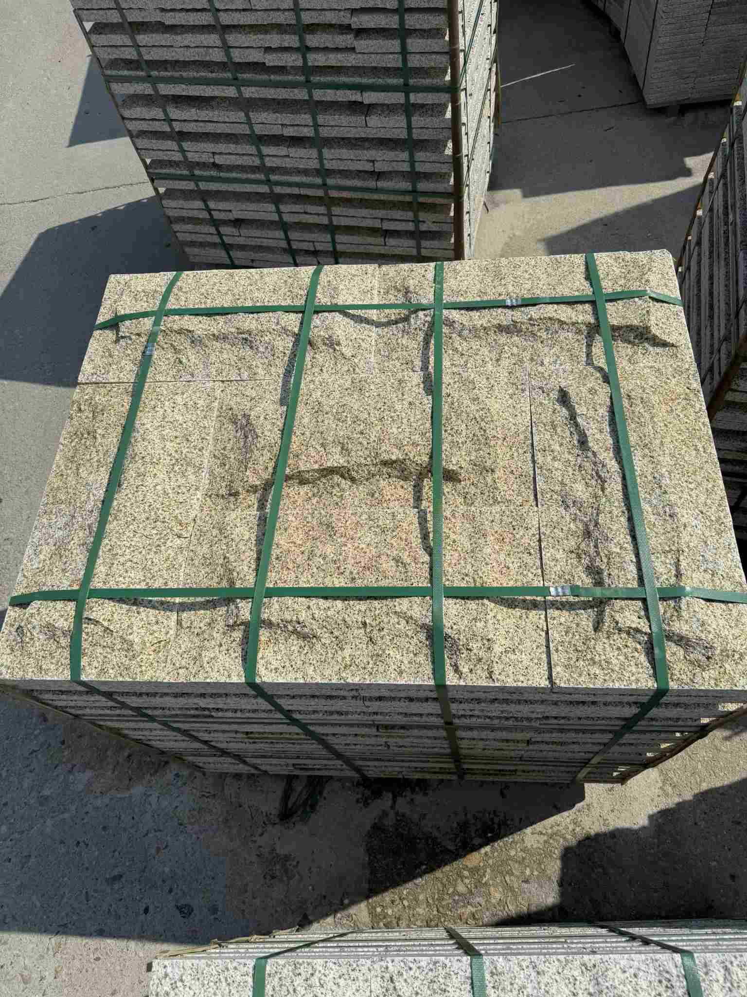 绵阳 黄金麻花岗岩石材自然面蘑菇石成品