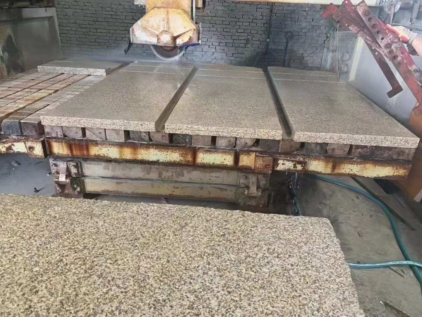 绵阳 黄金麻荔枝面成品板加工