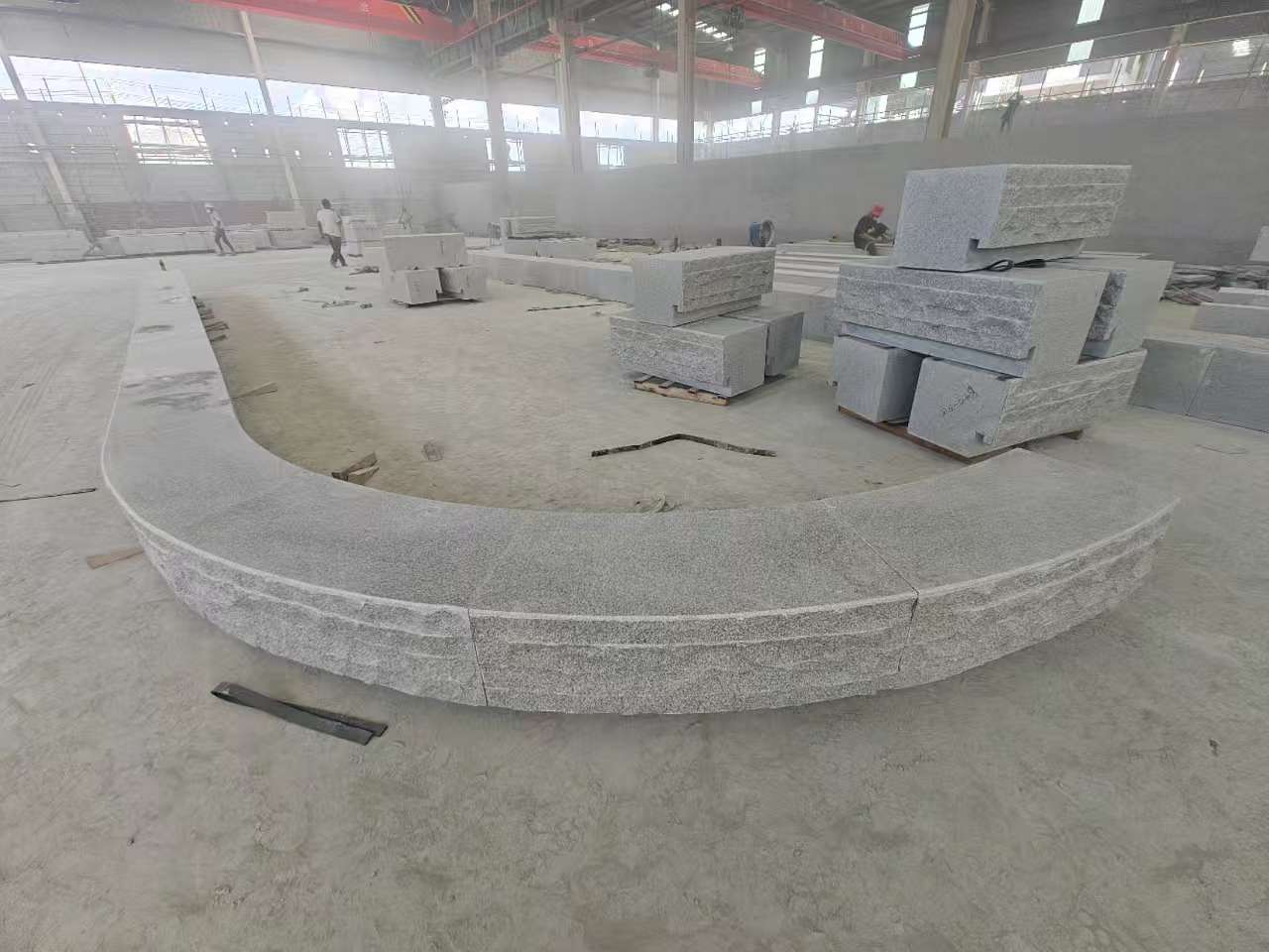 绵阳 芝麻白异形坐凳，自然面光面弧形加工