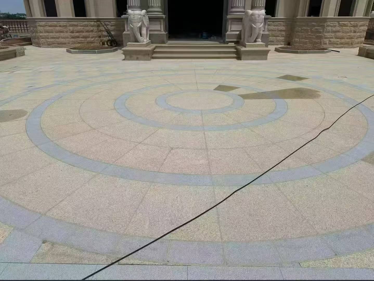 绵阳 黄金麻芝麻灰花岗岩石材地铺拼接效果