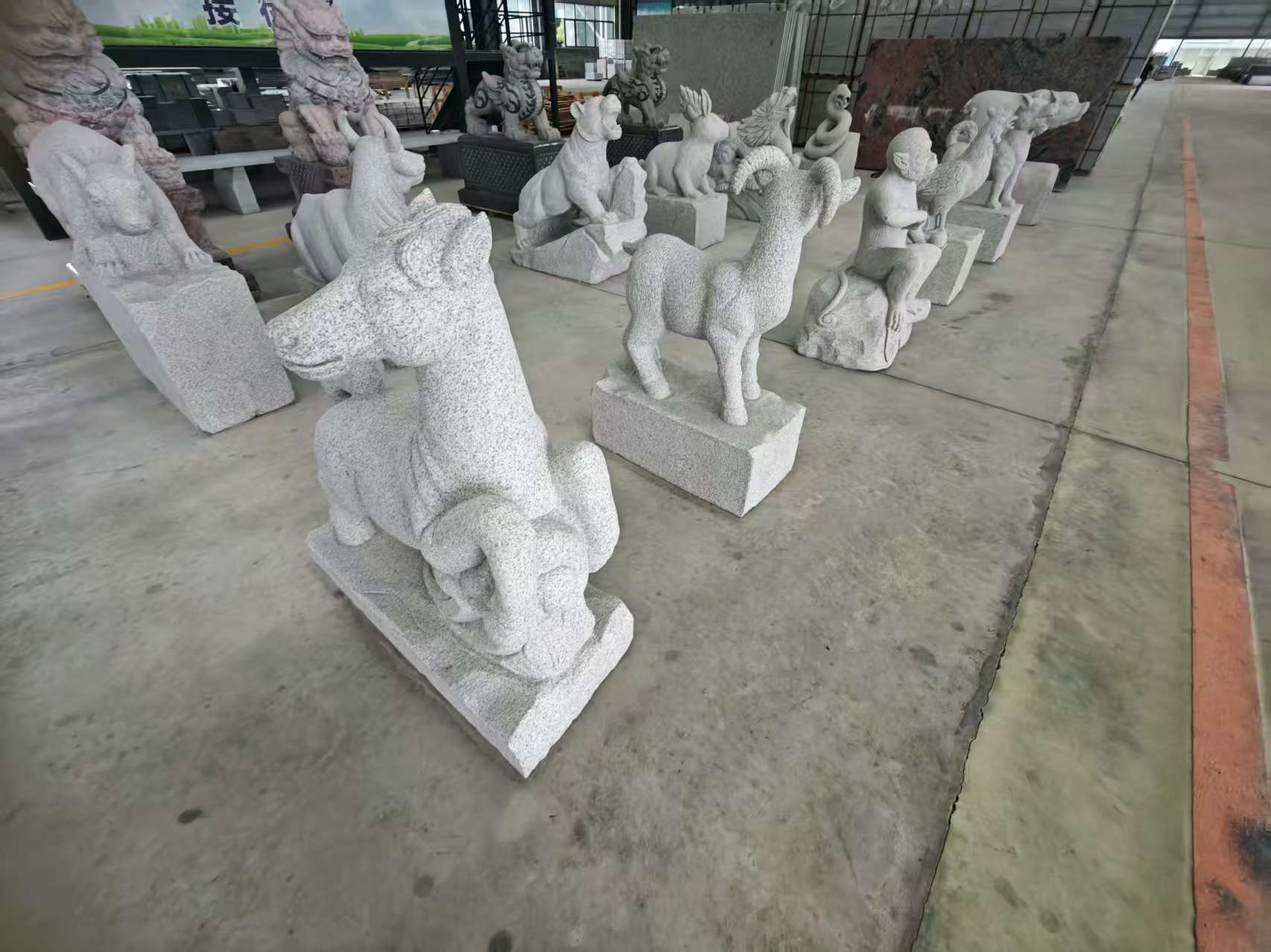 绵阳 芝麻白花岗岩造型立体雕刻——十二生肖